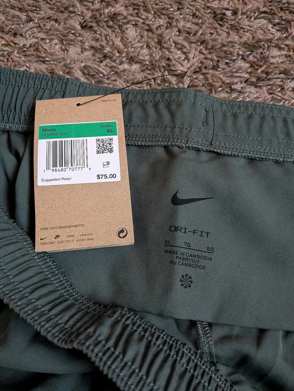 NWT Nike Dri-Fit Running Green Athletic Challenger 28